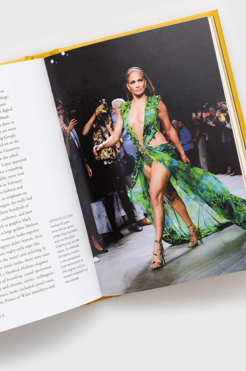 Книга Little Book of Versace, Laia Farran Graves 0