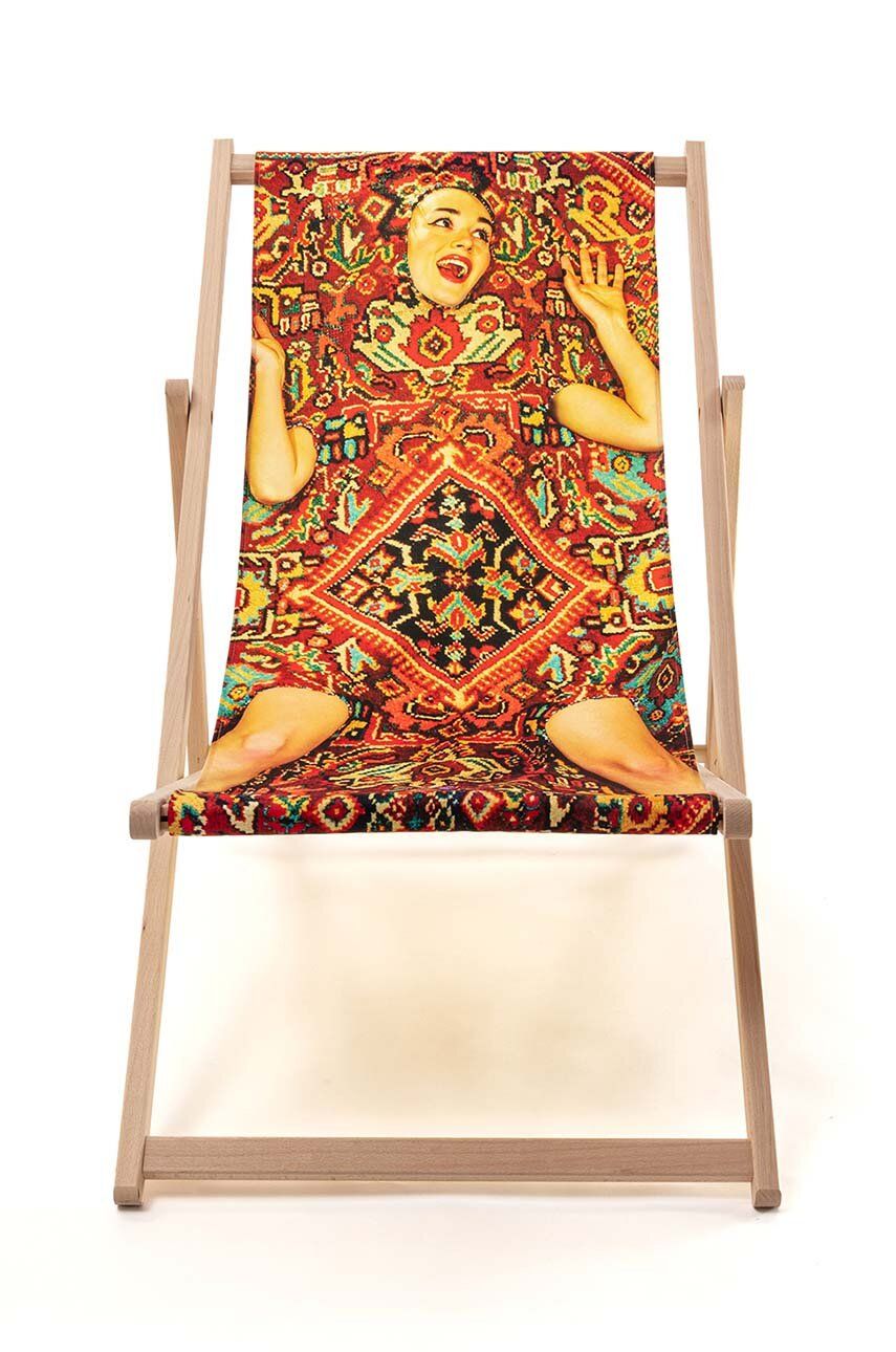 Шезлонг Chair Lady On Carpet 0