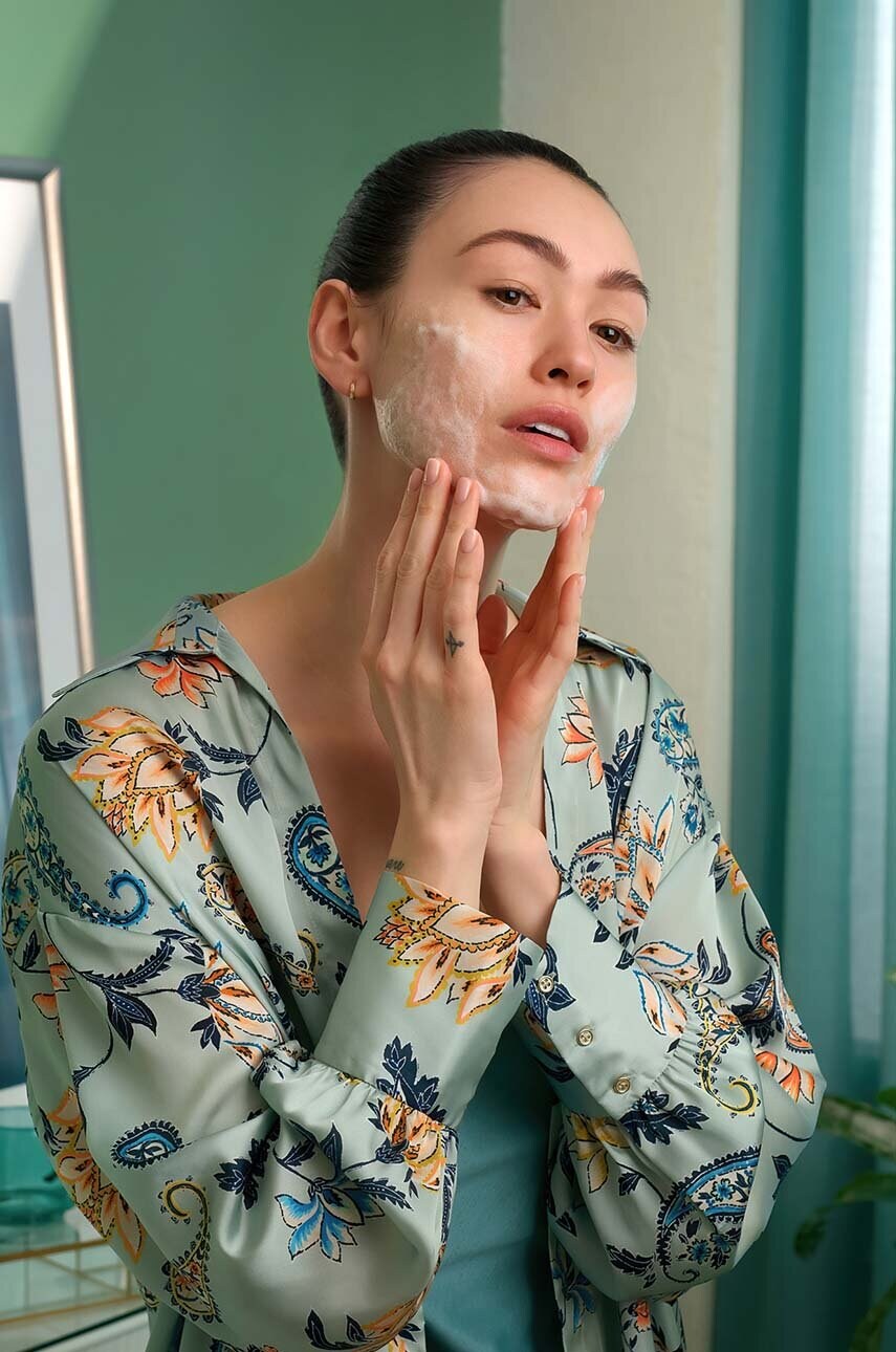 Живильна пінка для очищення обличчя LUNA Micro-Foam Cleanser 2.0, 20 ml 1
