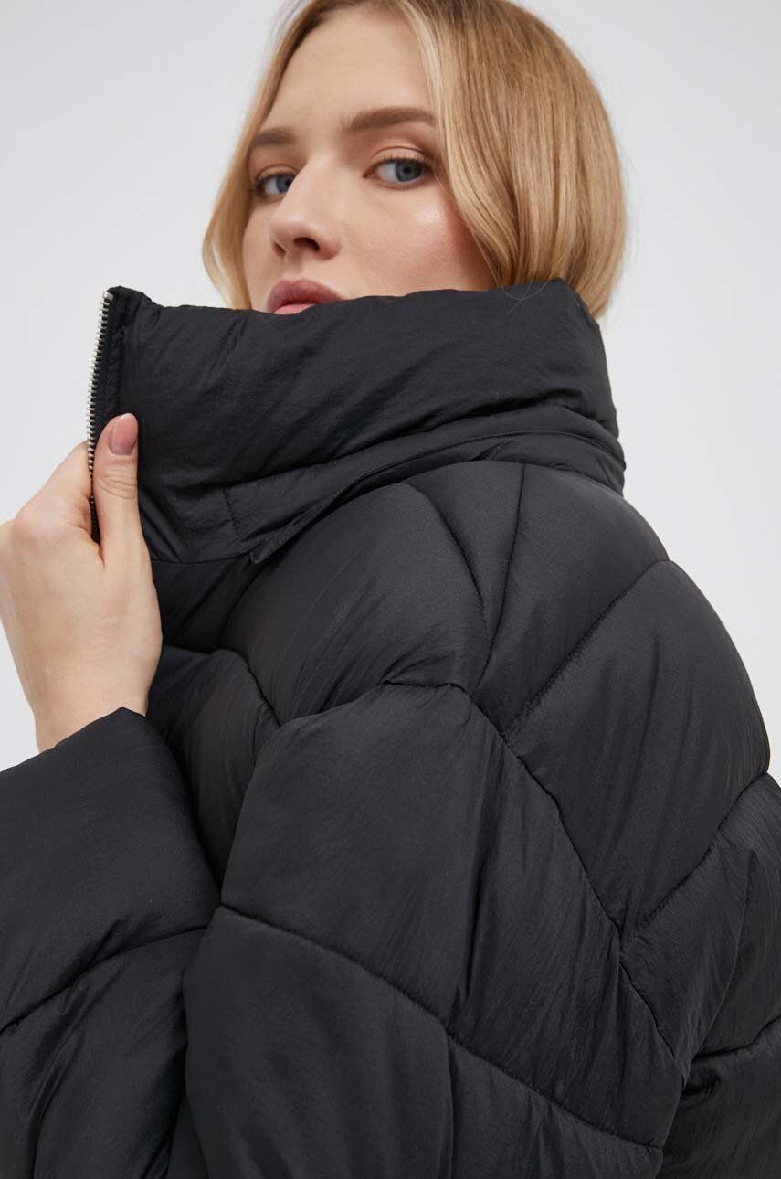 Куртка жіноча колір чорний зимова oversize 3