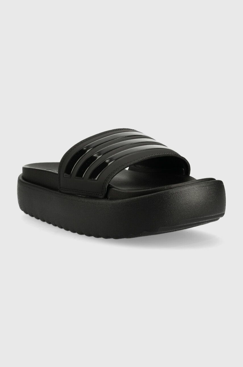 Шльопанці Adilette жіночі колір чорний на платформі 0