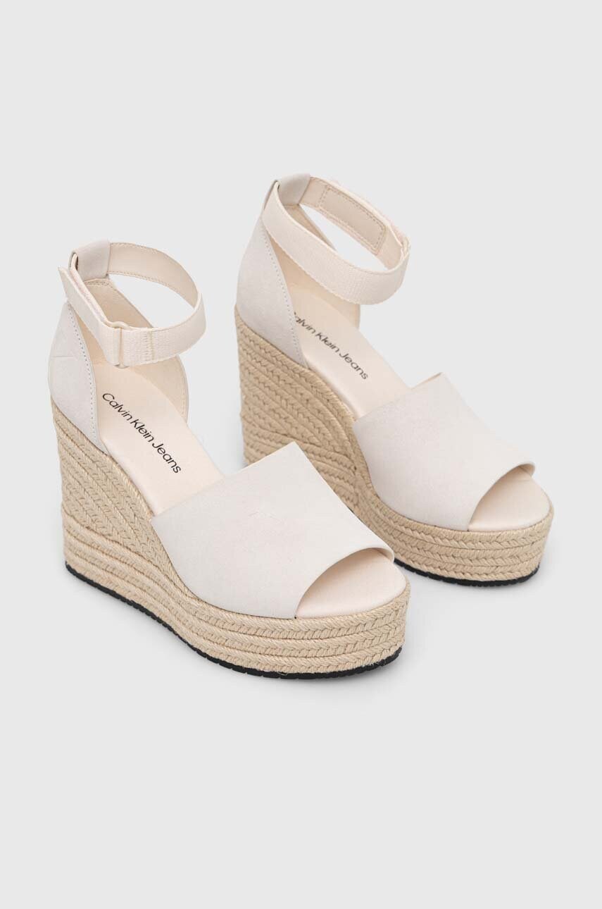 Сандалі WEDGE SANDAL WIDE SU CON жіночі колір бежевий на танкетці YW0YW00963 0