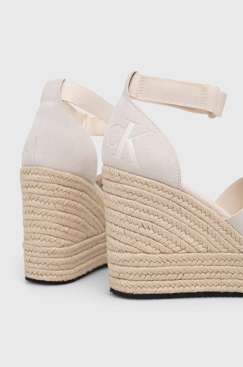 Сандалі WEDGE SANDAL WIDE SU CON жіночі колір бежевий на танкетці YW0YW00963 1